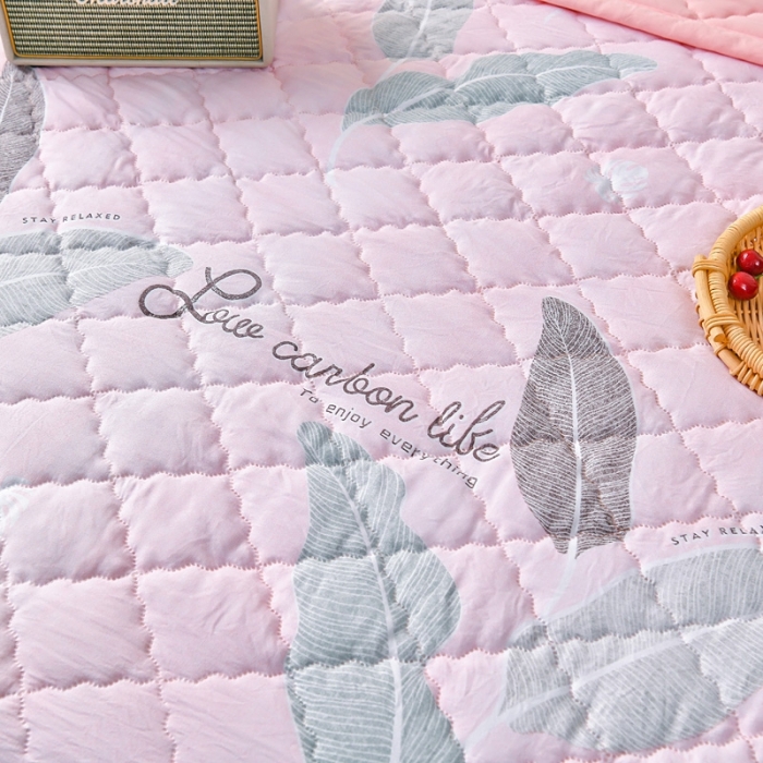 91家纺网 家纺一手货源 找家纺 被多多2023新款水洗棉印花夏凉被空调被 丛林粉