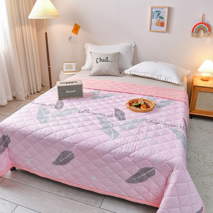 91家纺网 家纺一手货源 找家纺 被多多2023新款水洗棉印花夏凉被空调被 丛林粉