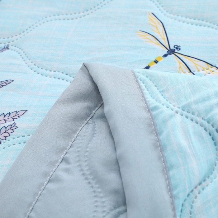 91家纺网 家纺一手货源 找家纺 被多多2023新款水洗棉印花夏凉被空调被 纷飞叶影