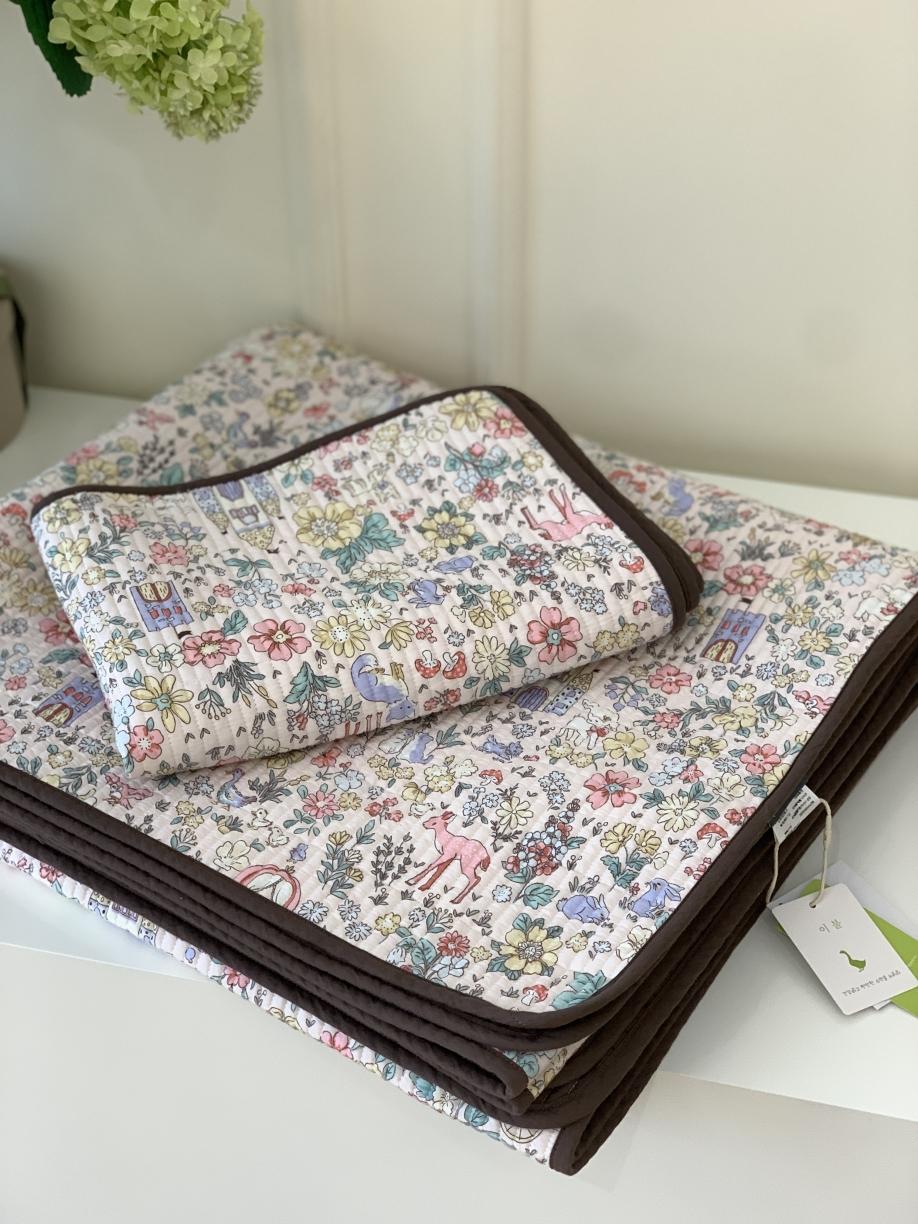 91家纺网 家纺一手货源 找家纺 汇庭 2023新款大鹅水洗棉床盖三件套-格林童话