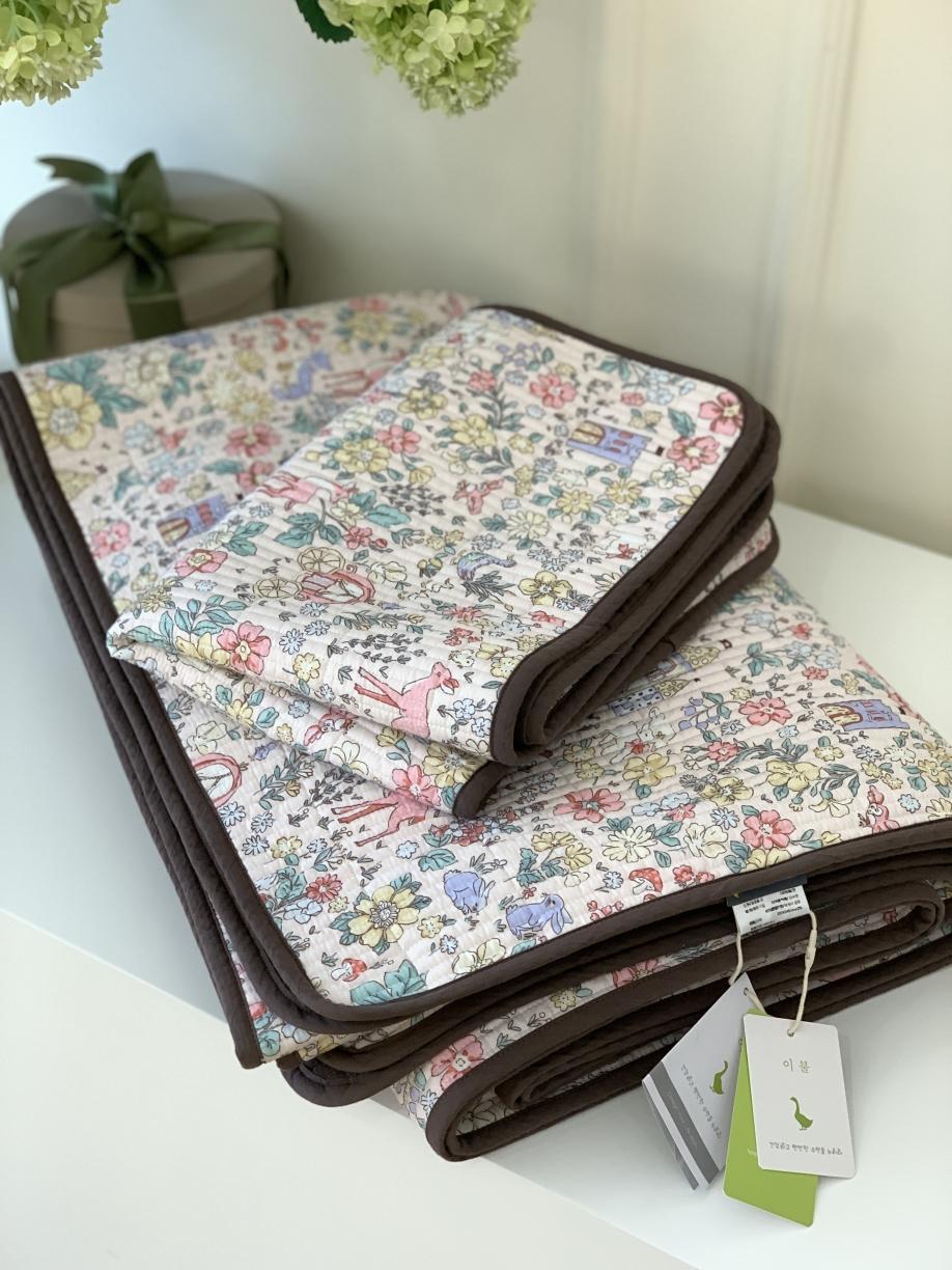 91家纺网 家纺一手货源 找家纺 汇庭 2023新款大鹅水洗棉床盖三件套-格林童话