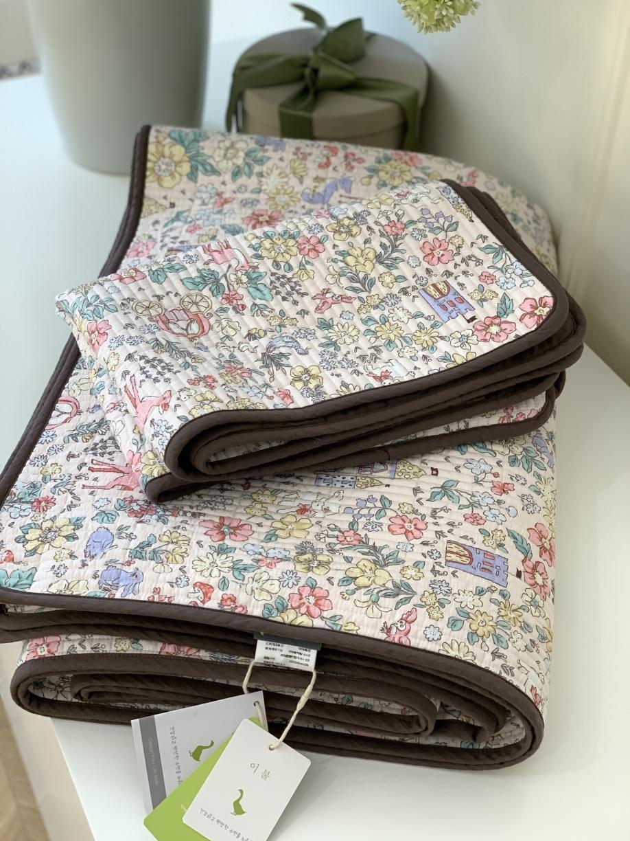 91家纺网 家纺一手货源 找家纺 汇庭 2023新款大鹅水洗棉床盖三件套-格林童话