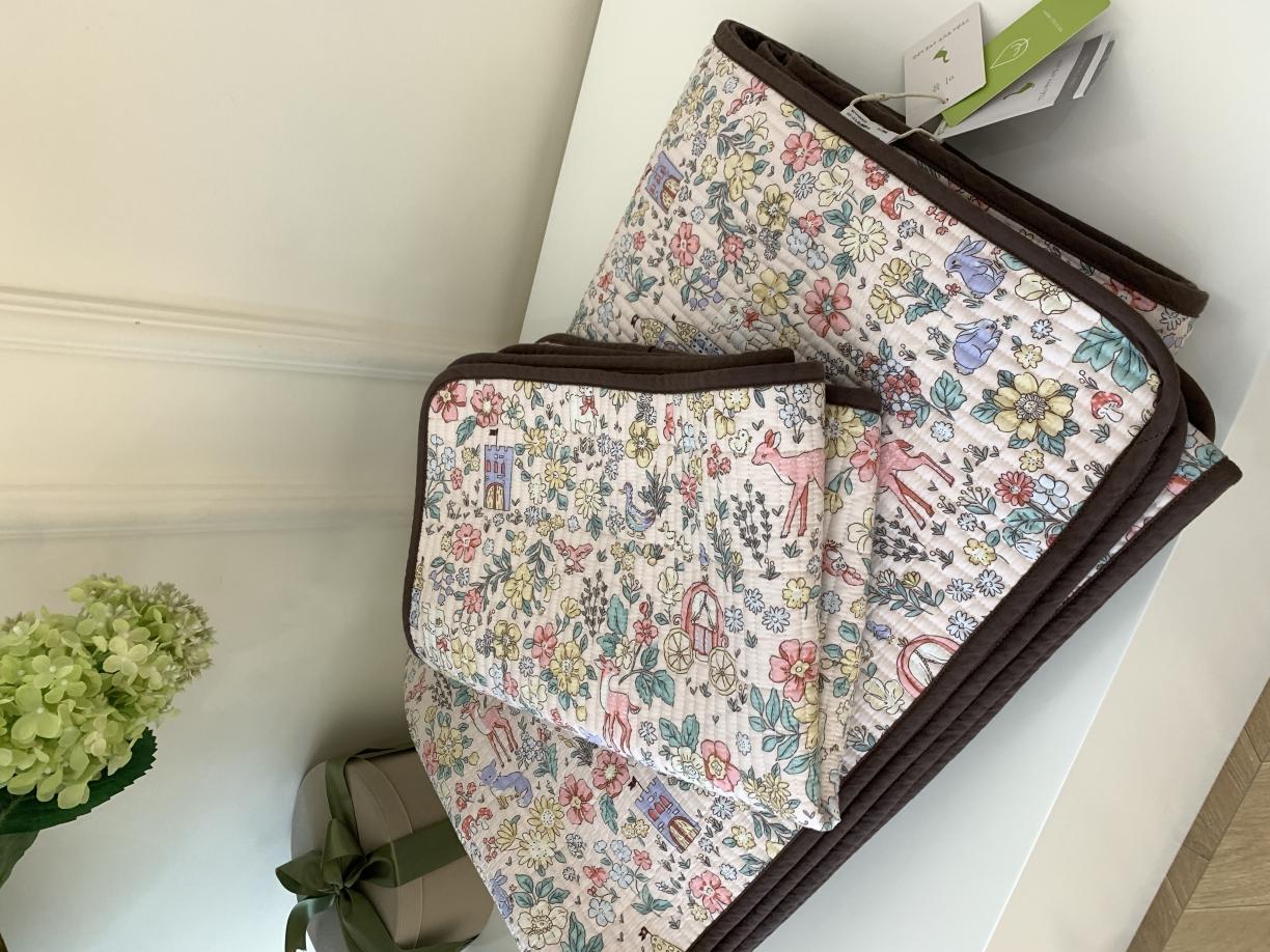 91家纺网 家纺一手货源 找家纺 汇庭 2023新款大鹅水洗棉床盖三件套-格林童话