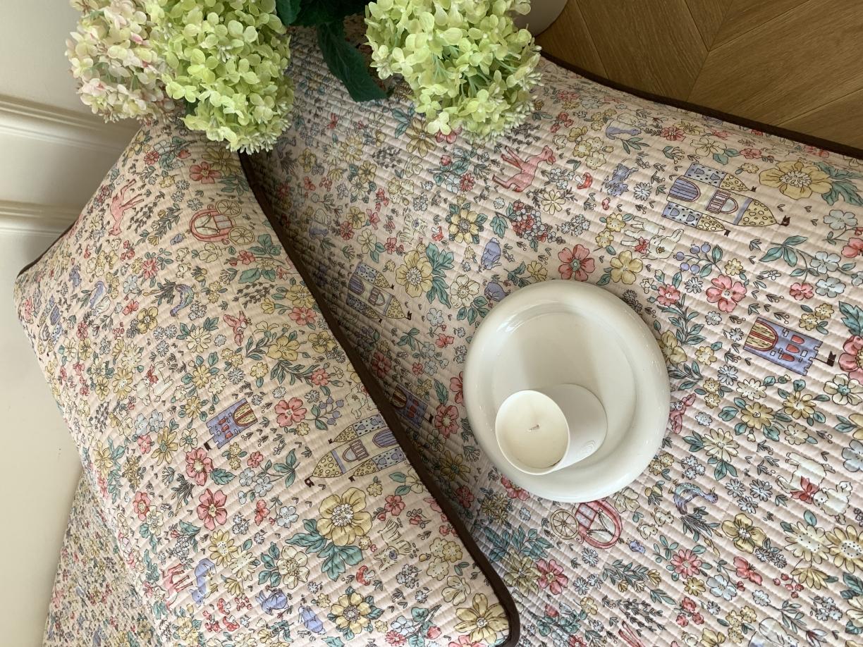 91家纺网 家纺一手货源 找家纺 汇庭 2023新款大鹅水洗棉床盖三件套-格林童话