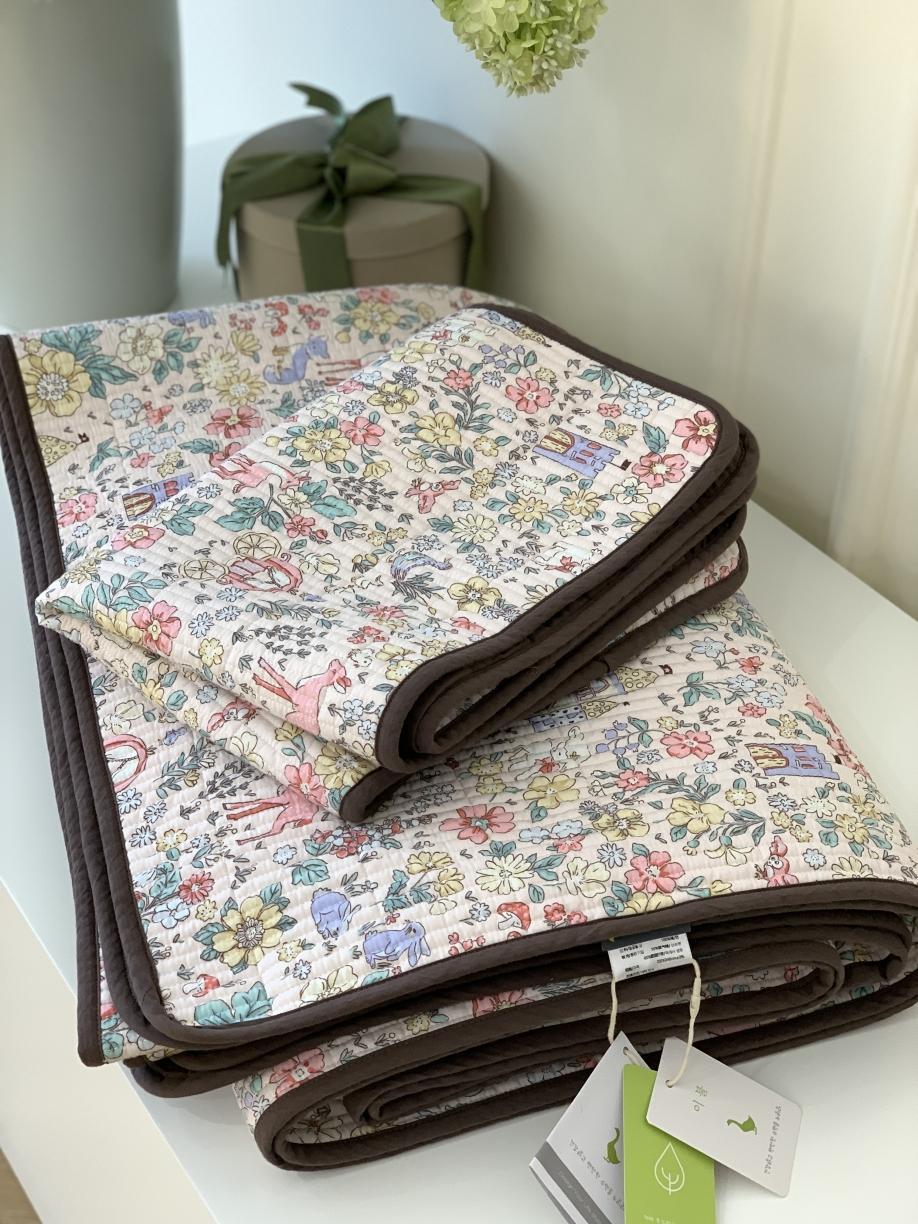 91家纺网 家纺一手货源 找家纺 汇庭 2023新款大鹅水洗棉床盖三件套-格林童话