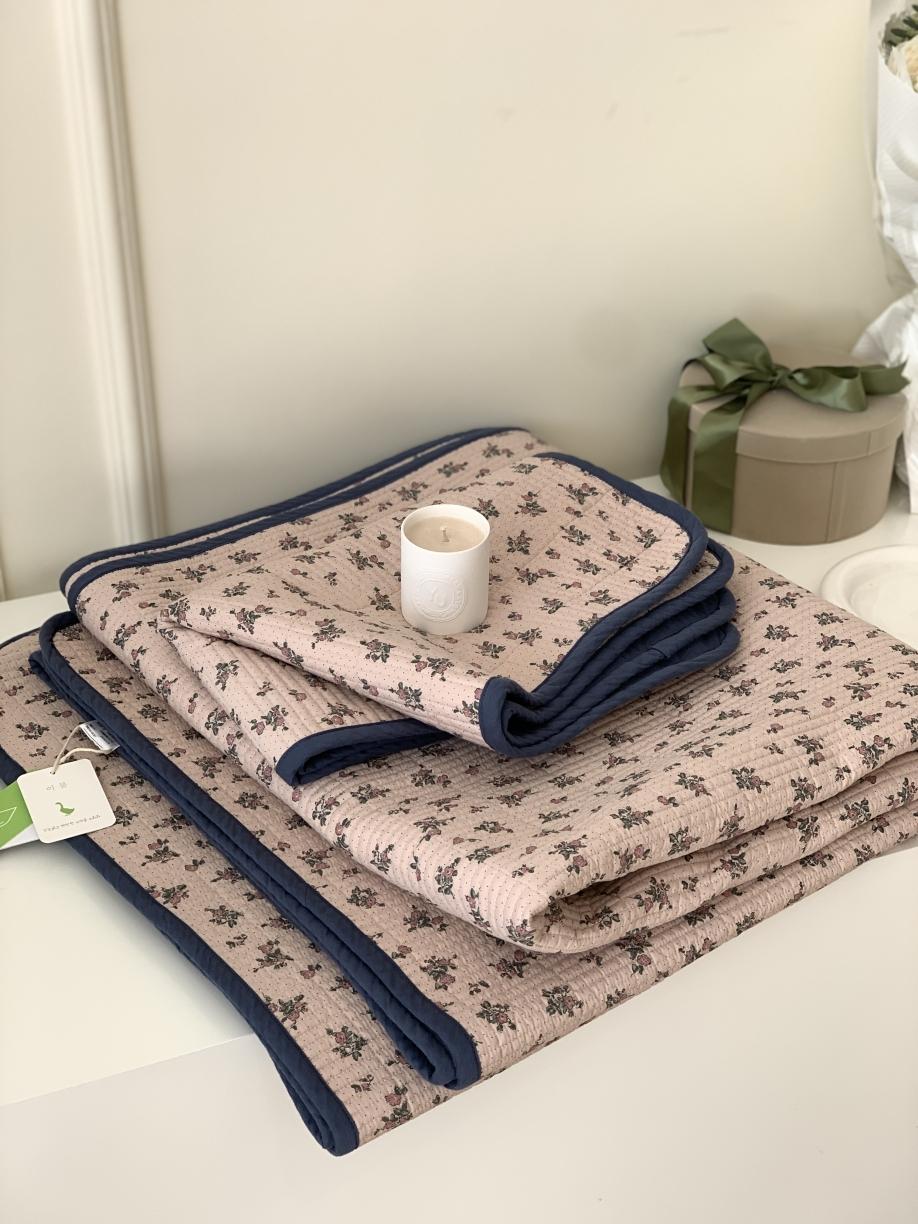 91家纺网 家纺一手货源 找家纺 汇庭 2023新款大鹅水洗棉床盖三件套-索菲庄园