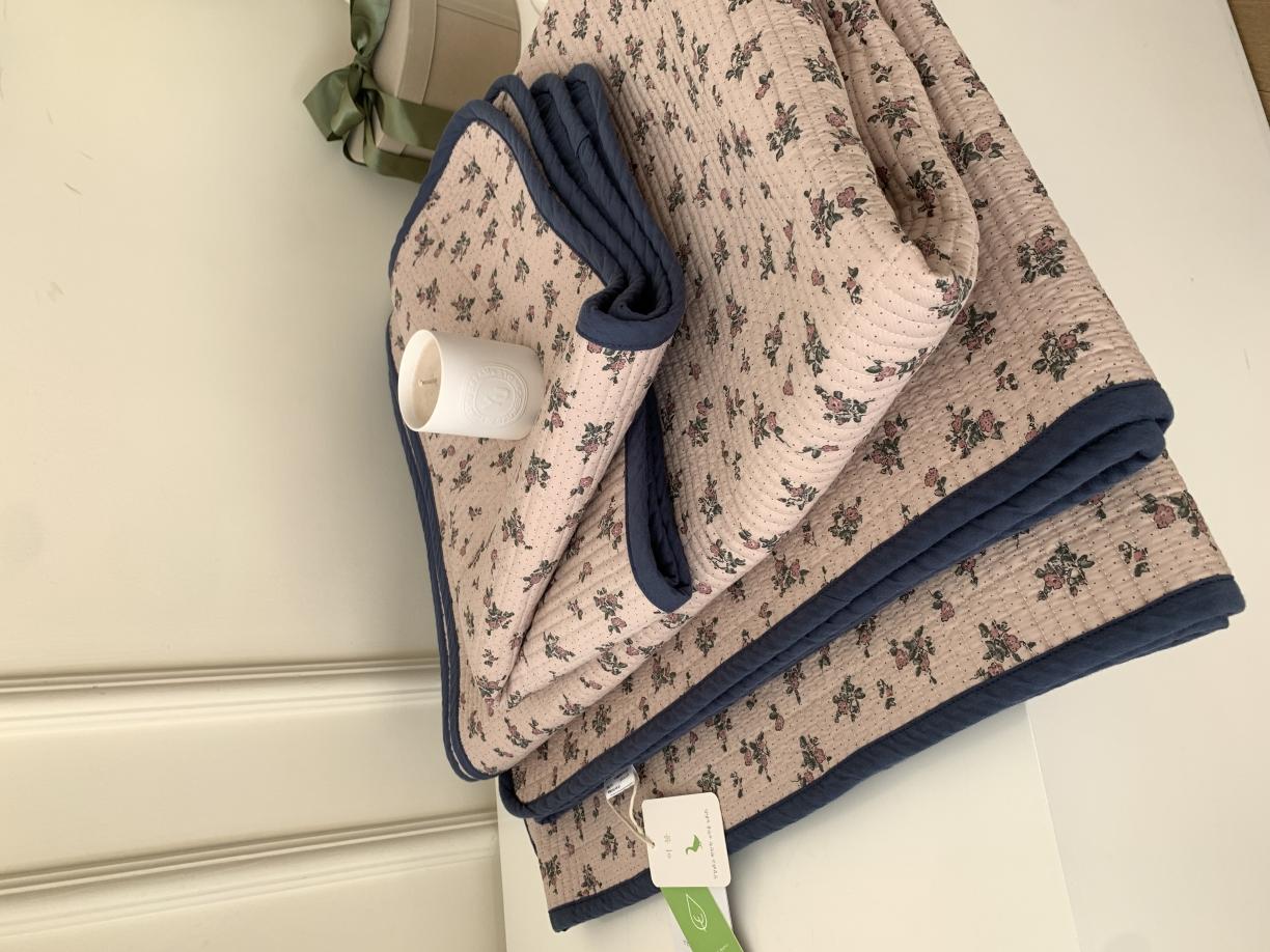 91家纺网 家纺一手货源 找家纺 汇庭 2023新款大鹅水洗棉床盖三件套-索菲庄园