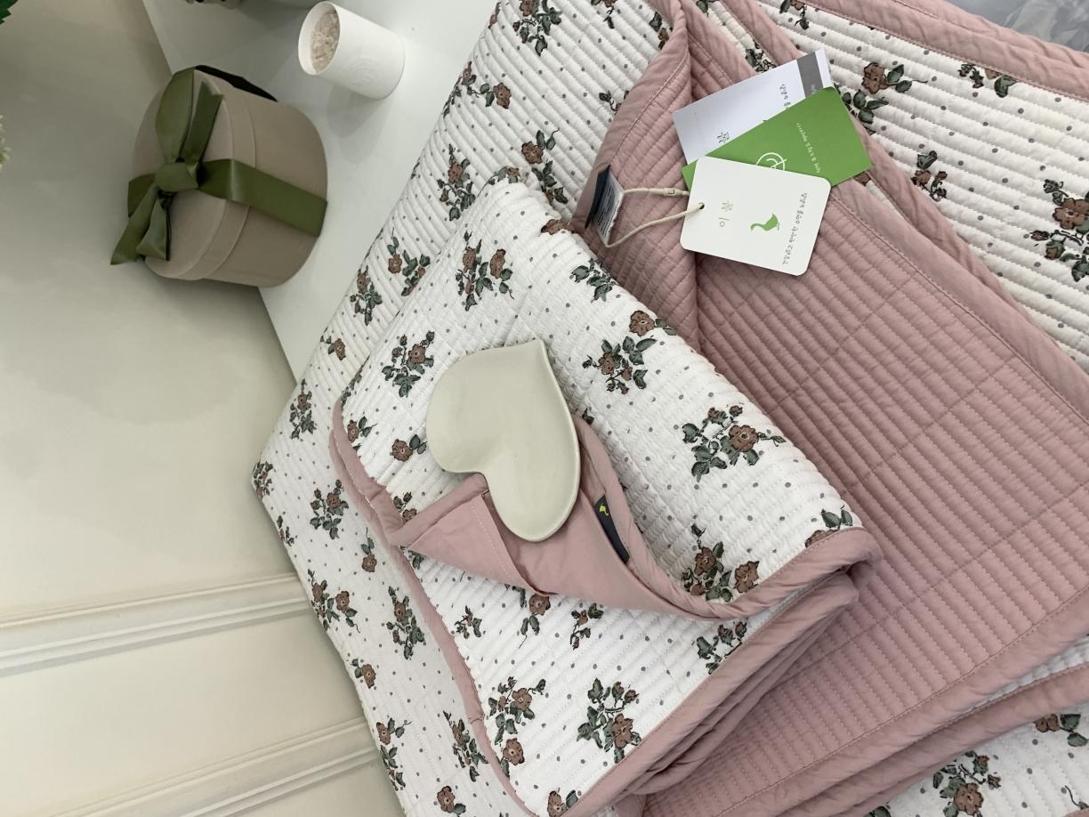 91家纺网 家纺一手货源 找家纺 汇庭 2023新款大鹅水洗棉床盖三件套-索菲亚庄园