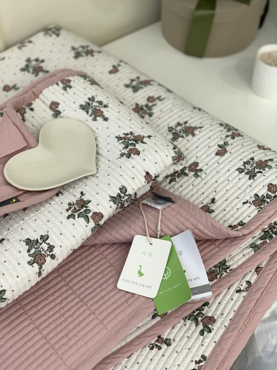 91家纺网 家纺一手货源 找家纺 汇庭 2023新款大鹅水洗棉床盖三件套-索菲亚庄园