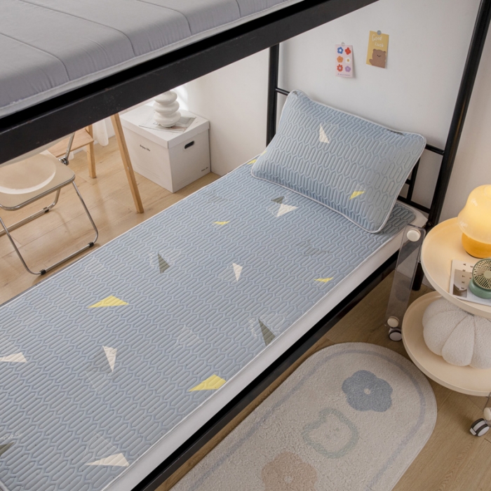 91家纺网 家纺一手货源 找家纺 凌云2025新款直播爆款0.8cmA类学生乳胶凉席 几何三角