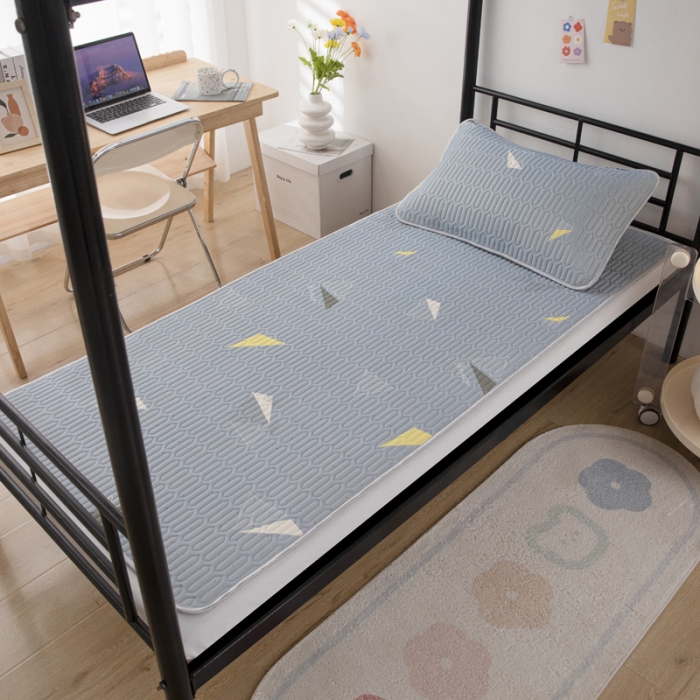 91家纺网 家纺一手货源 找家纺 凌云2025新款直播爆款0.8cmA类学生乳胶凉席 几何三角