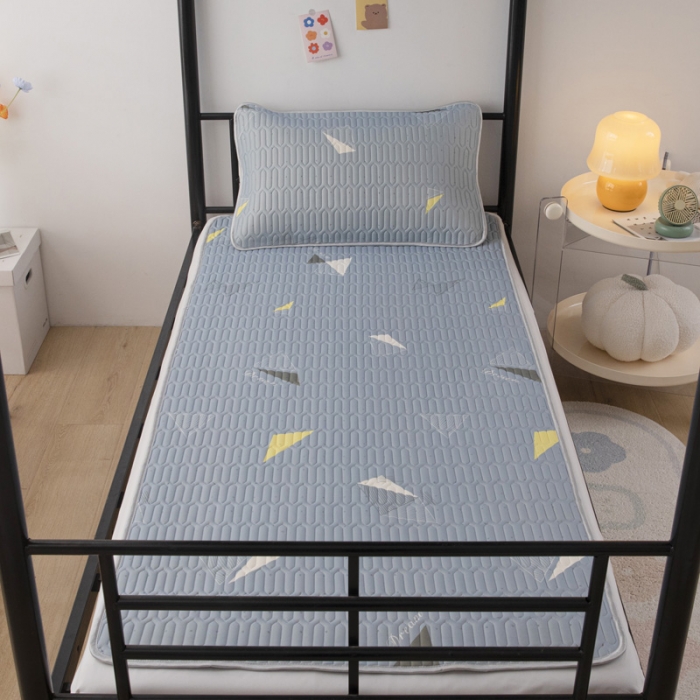 91家纺网 家纺一手货源 找家纺 凌云2025新款直播爆款0.8cmA类学生乳胶凉席 几何三角