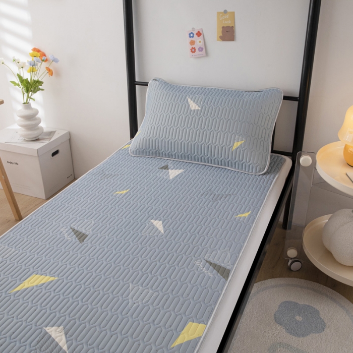 91家纺网 家纺一手货源 找家纺 凌云2025新款直播爆款0.8cmA类学生乳胶凉席 几何三角