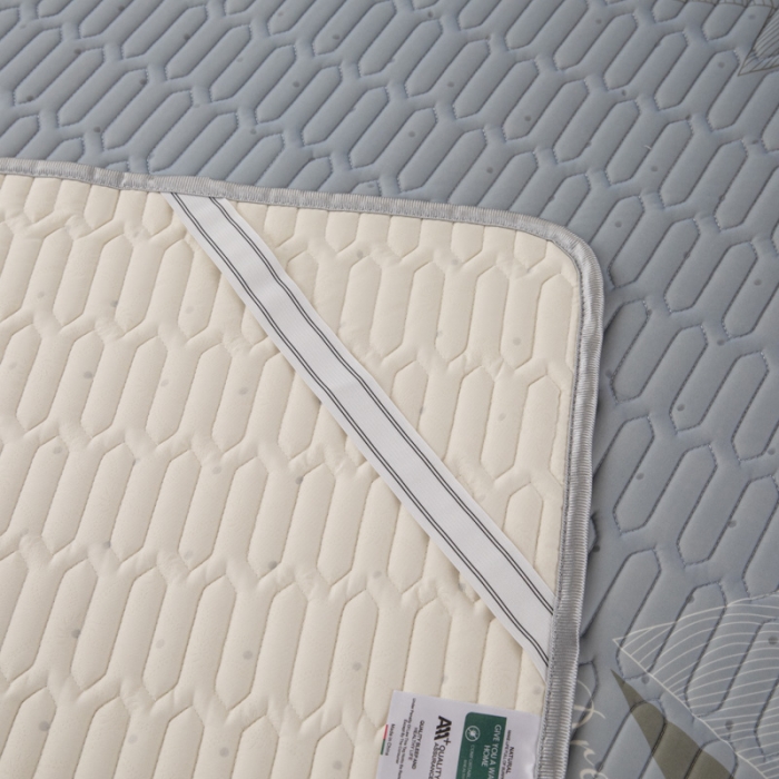 91家纺网 家纺一手货源 找家纺 凌云2025新款直播爆款0.8cmA类学生乳胶凉席 几何三角