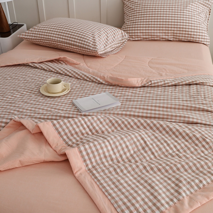 91家纺网 家纺一手货源 找家纺 寐眠 2023新款全棉色织水洗棉夏被子被芯（羽丝棉） 粉小格