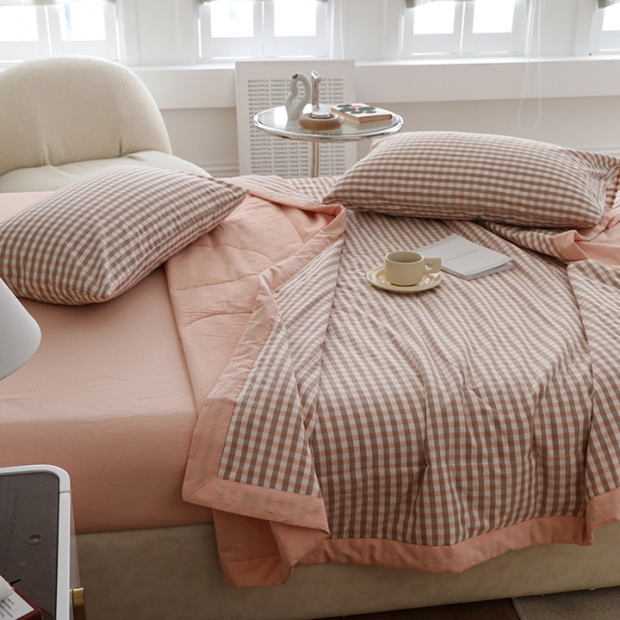 91家纺网 家纺一手货源 找家纺 寐眠 2023新款全棉色织水洗棉夏被子被芯（羽丝棉） 粉小格