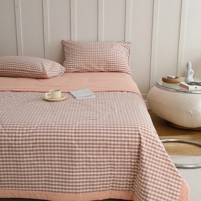 91家纺网 家纺一手货源 找家纺 寐眠 2023新款全棉色织水洗棉夏被子被芯（羽丝棉） 粉小格