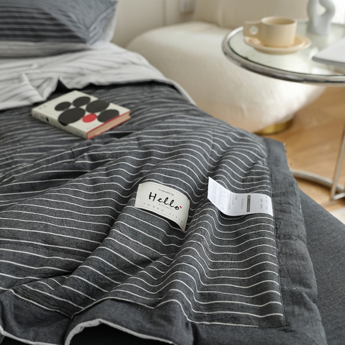 91家纺网 家纺一手货源 找家纺 寐眠 2023新款全棉色织水洗棉夏被子被芯（羽丝棉） 灰白条双拼