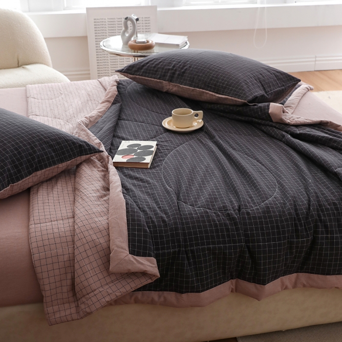 91家纺网 家纺一手货源 找家纺 寐眠 2023新款全棉色织水洗棉夏被子被芯（羽丝棉） 灰粉格双拼