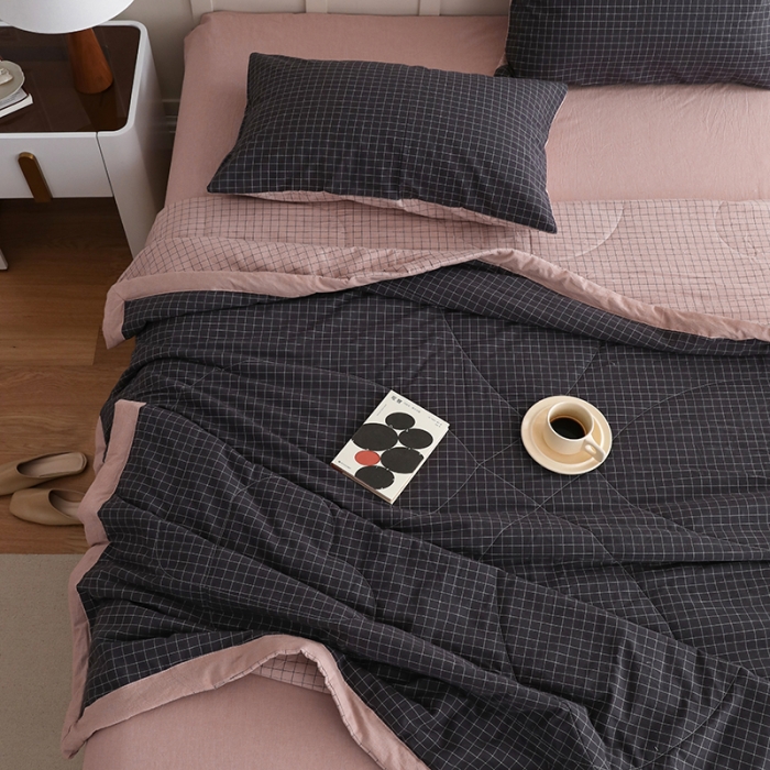 91家纺网 家纺一手货源 找家纺 寐眠 2023新款全棉色织水洗棉夏被子被芯（羽丝棉） 灰粉格双拼