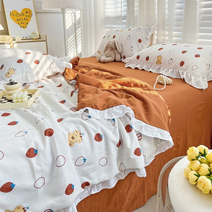 91家纺网 家纺一手货源 找家纺 澳梵 小清新水洗棉麻夏被四件套 草莓熊