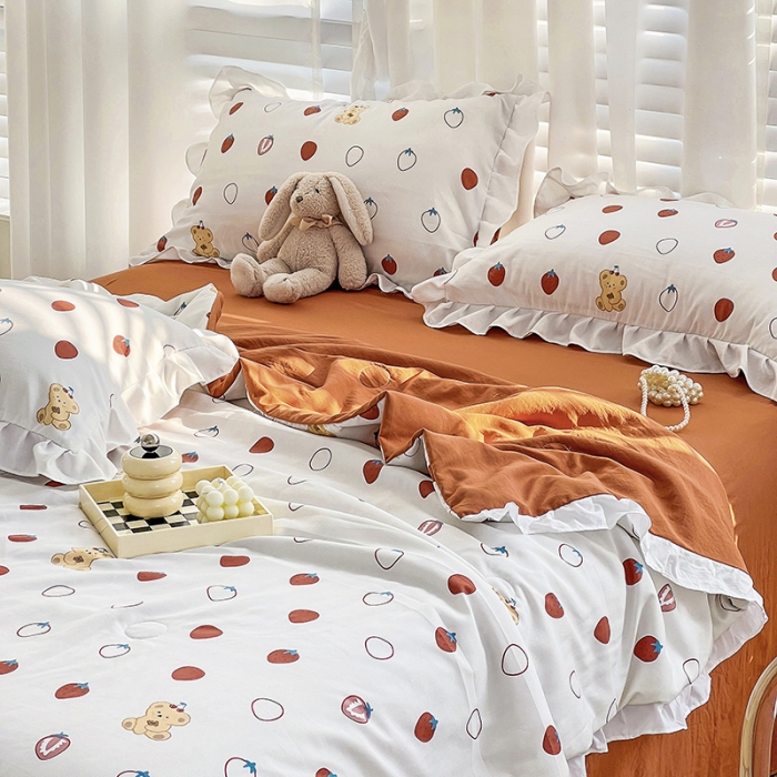 91家纺网 家纺一手货源 找家纺 澳梵 小清新水洗棉麻夏被四件套 草莓熊