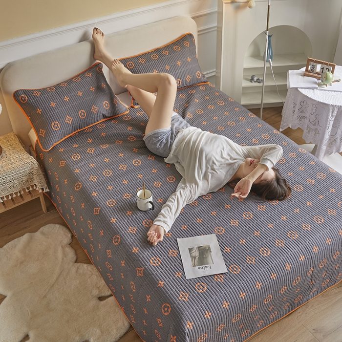 91家纺网 家纺一手货源 找家纺 莎果 2024新款正面纯棉绗缝床盖 路易-灰