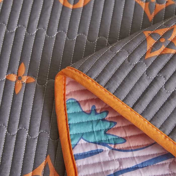 91家纺网 家纺一手货源 找家纺 莎果 2024新款正面纯棉绗缝床盖 路易-灰