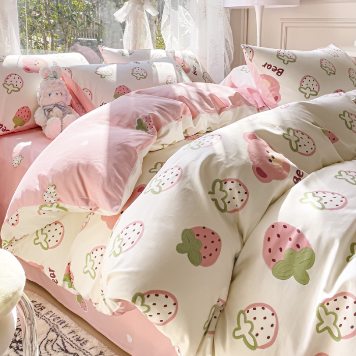 91家纺网 家纺一手货源 找家纺 2025新款全棉13372小清新印花四件套 草莓小熊