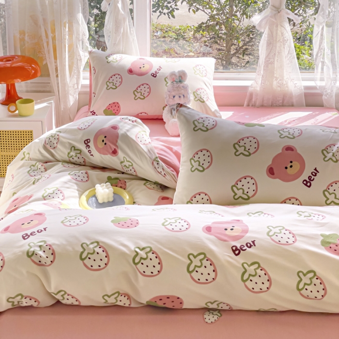 91家纺网 家纺一手货源 找家纺 2025新款全棉13372小清新印花四件套 草莓小熊