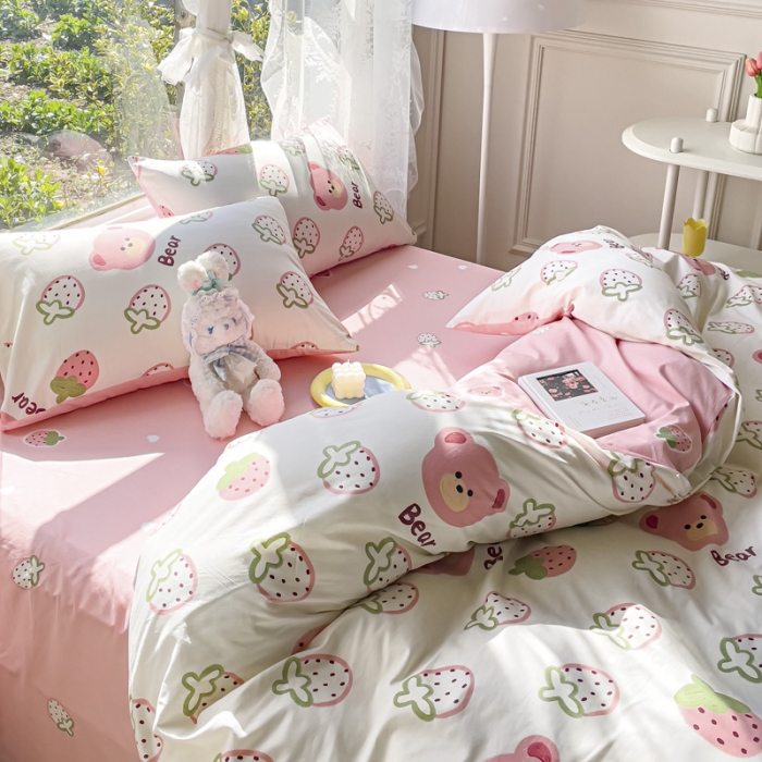 91家纺网 家纺一手货源 找家纺 2025新款全棉13372小清新印花四件套 草莓小熊