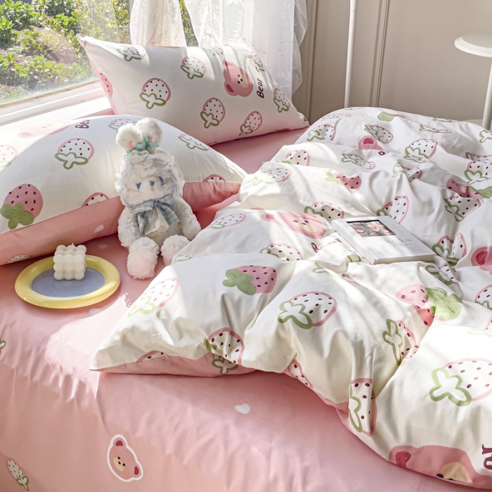 91家纺网 家纺一手货源 找家纺 2025新款全棉13372小清新印花四件套 草莓小熊