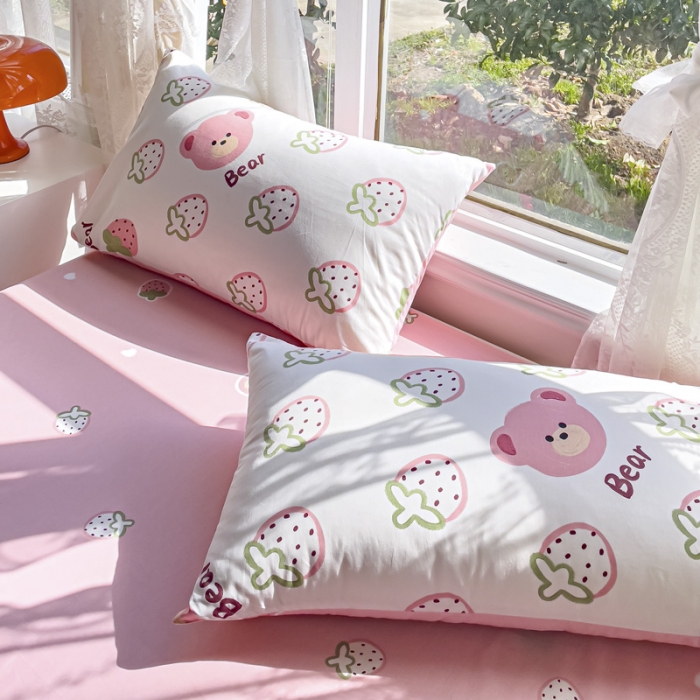 91家纺网 家纺一手货源 找家纺 2025新款全棉13372小清新印花四件套 草莓小熊