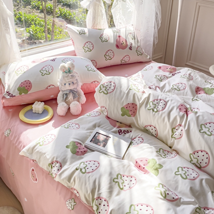91家纺网 家纺一手货源 找家纺 2025新款全棉13372小清新印花四件套 草莓小熊