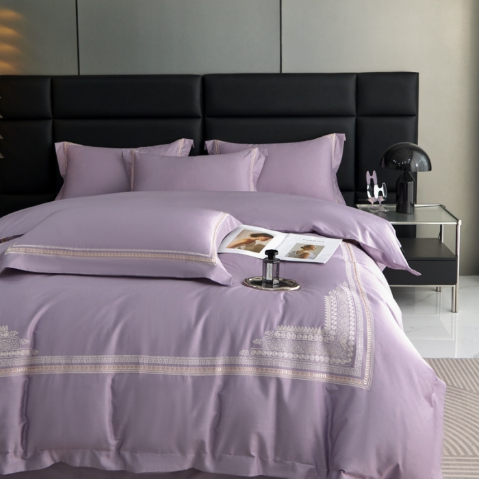 91家纺网 家纺一手货源 找家纺 榻尚家居 2023新款格瑞斯系列100贡缎长绒棉四件套工艺款四件套 格瑞斯紫