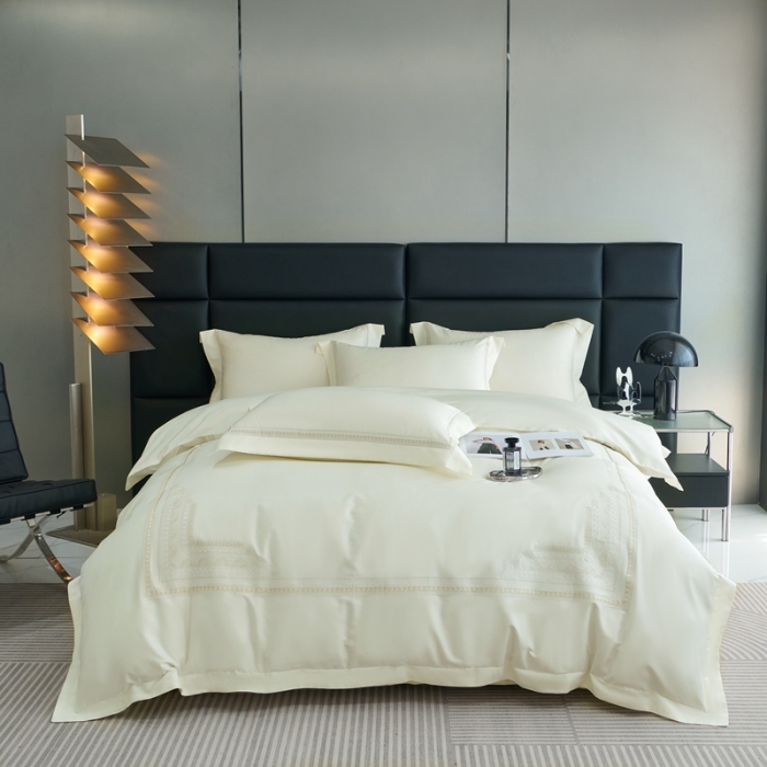 91家纺网 家纺一手货源 找家纺 榻尚家居 2023新款格瑞斯系列100贡缎长绒棉四件套工艺款四件套 格瑞斯白