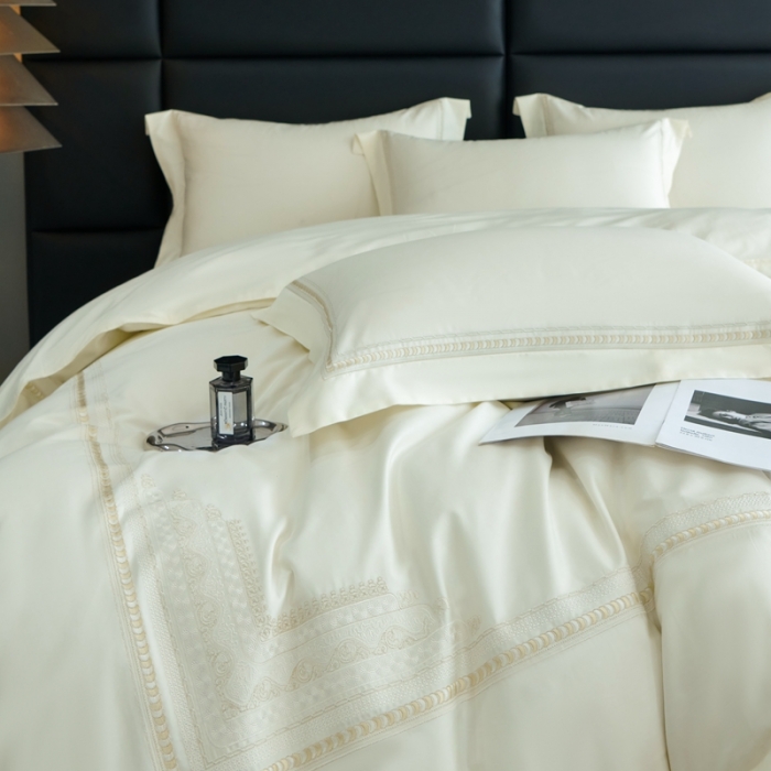 91家纺网 家纺一手货源 找家纺 榻尚家居 2023新款格瑞斯系列100贡缎长绒棉四件套工艺款四件套 格瑞斯白