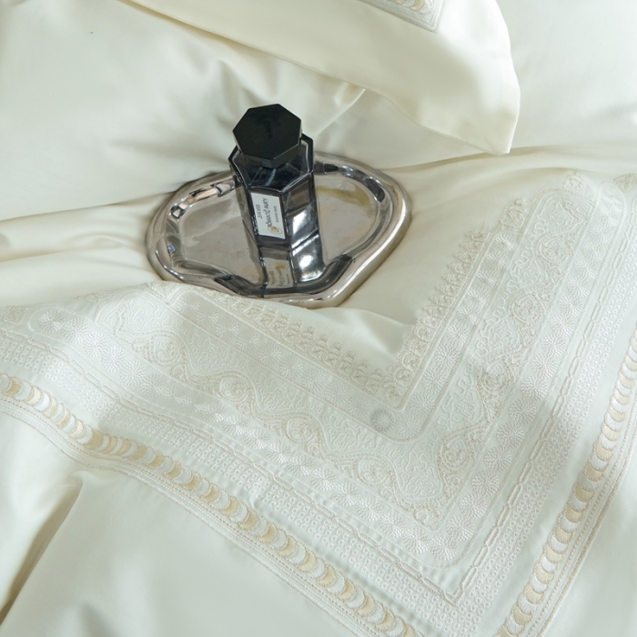 91家纺网 家纺一手货源 找家纺 榻尚家居 2023新款格瑞斯系列100贡缎长绒棉四件套工艺款四件套 格瑞斯白