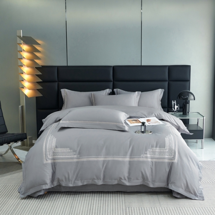 91家纺网 家纺一手货源 找家纺 榻尚家居 2023新款格瑞斯系列100贡缎长绒棉四件套工艺款四件套 格瑞斯灰