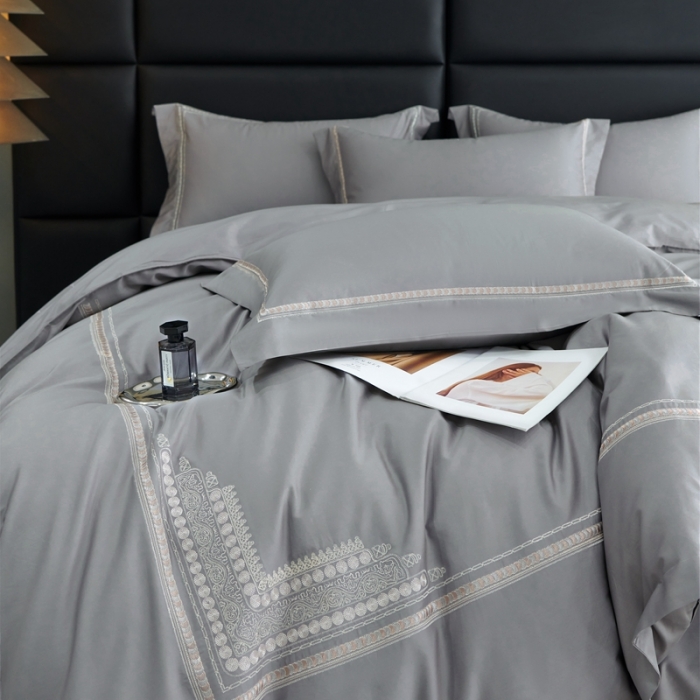 91家纺网 家纺一手货源 找家纺 榻尚家居 2023新款格瑞斯系列100贡缎长绒棉四件套工艺款四件套 格瑞斯灰