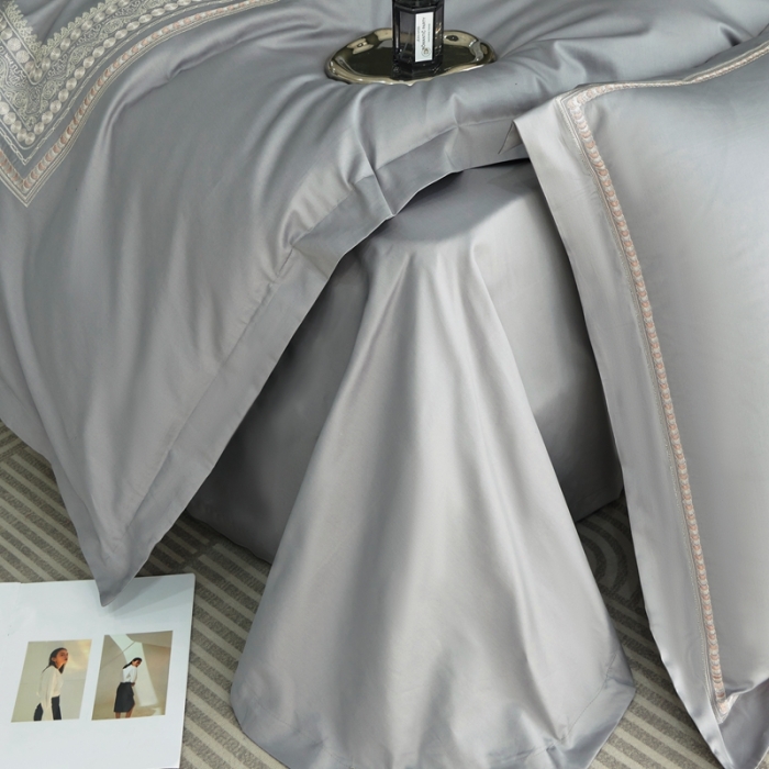 91家纺网 家纺一手货源 找家纺 榻尚家居 2023新款格瑞斯系列100贡缎长绒棉四件套工艺款四件套 格瑞斯灰