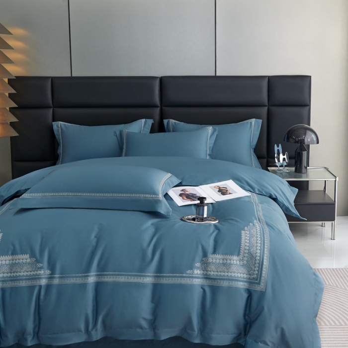 91家纺网 家纺一手货源 找家纺 榻尚家居 2023新款格瑞斯系列100贡缎长绒棉四件套工艺款四件套 格瑞斯蓝