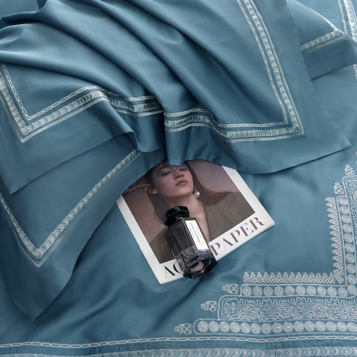 91家纺网 家纺一手货源 找家纺 榻尚家居 2023新款格瑞斯系列100贡缎长绒棉四件套工艺款四件套 格瑞斯蓝