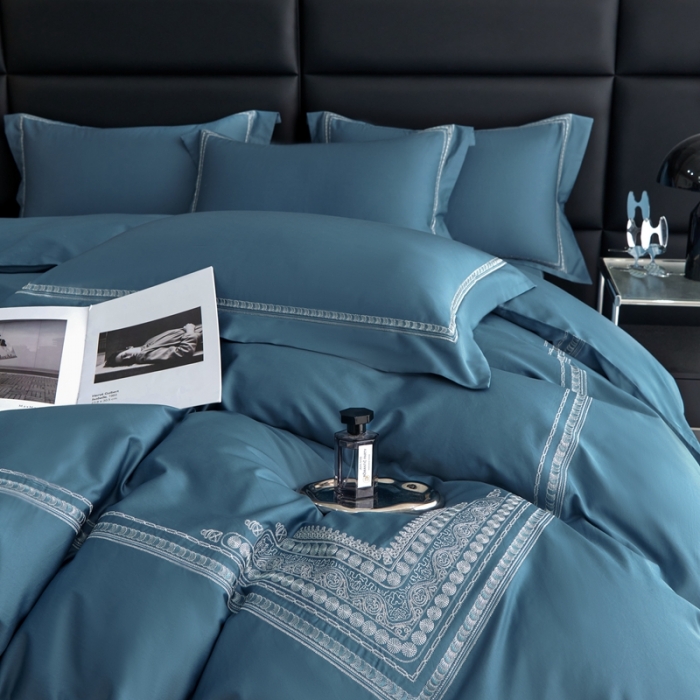 91家纺网 家纺一手货源 找家纺 榻尚家居 2023新款格瑞斯系列100贡缎长绒棉四件套工艺款四件套 格瑞斯蓝
