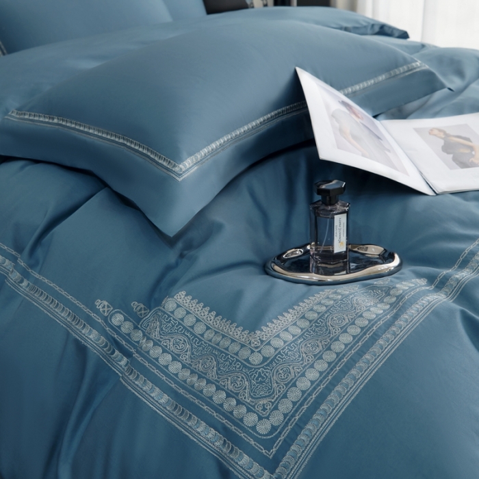 91家纺网 家纺一手货源 找家纺 榻尚家居 2023新款格瑞斯系列100贡缎长绒棉四件套工艺款四件套 格瑞斯蓝