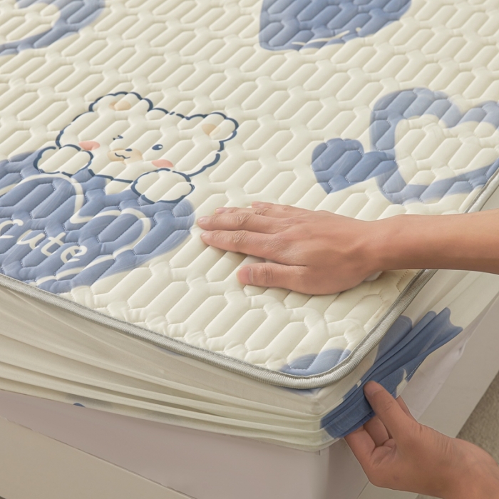 91家纺网 家纺一手货源 找家纺 湘之帛 2024新款0.5乳胶床笠凉席三件套 爱心小熊