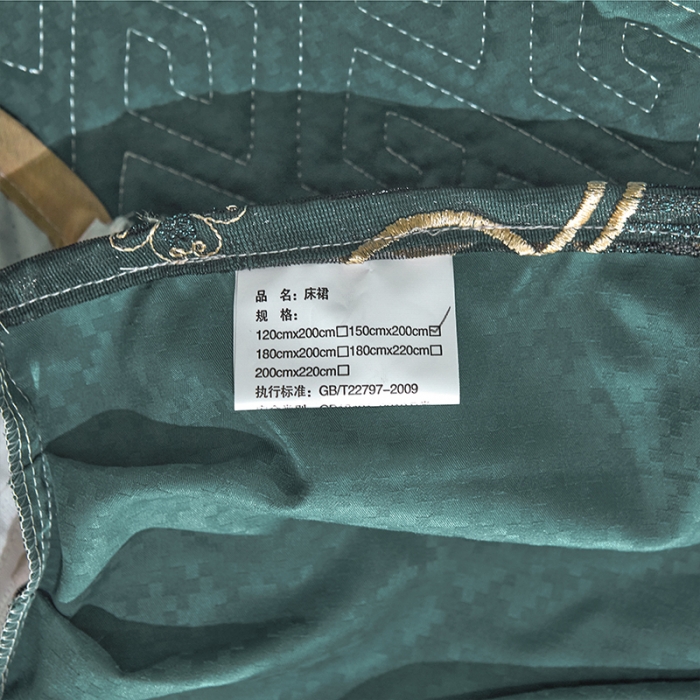 91家纺网 家纺一手货源 找家纺 罗艺轩 2024新款贡缎提花夹棉床裙三件套千鸟格系列 千鸟格-黛绿色