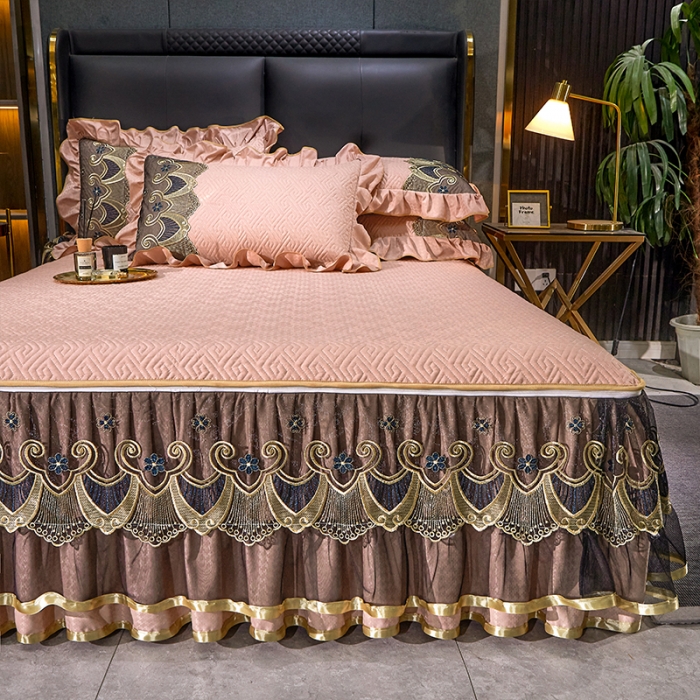 91家纺网 家纺一手货源 找家纺 罗艺轩 2024新款贡缎提花夹棉床裙三件套千鸟格系列 千鸟格-凝脂玉