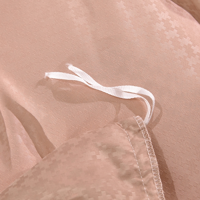 91家纺网 家纺一手货源 找家纺 罗艺轩 2024新款贡缎提花夹棉床裙三件套千鸟格系列 千鸟格-凝脂玉