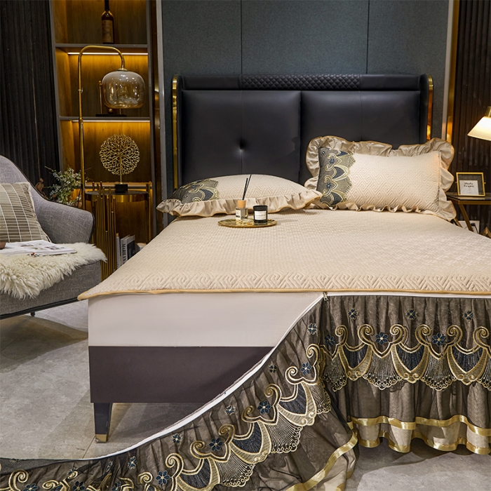 91家纺网 家纺一手货源 找家纺 罗艺轩 2024新款贡缎提花夹棉床裙三件套千鸟格系列 千鸟格-香槟金